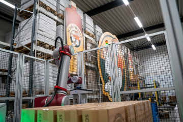 Dutch Distillery Automates Palletizing - Up and Running Within One Day}