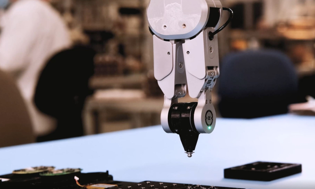 Automation lends humans a hand in High-Mix Low-Volume manufacturing